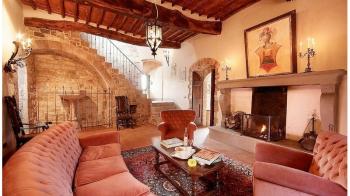Gaiole Castle in Chianti (One of many Italian luxury rentals) Image #725