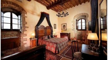 Gaiole Castle in Chianti (One of many Italian luxury rentals) Image #726
