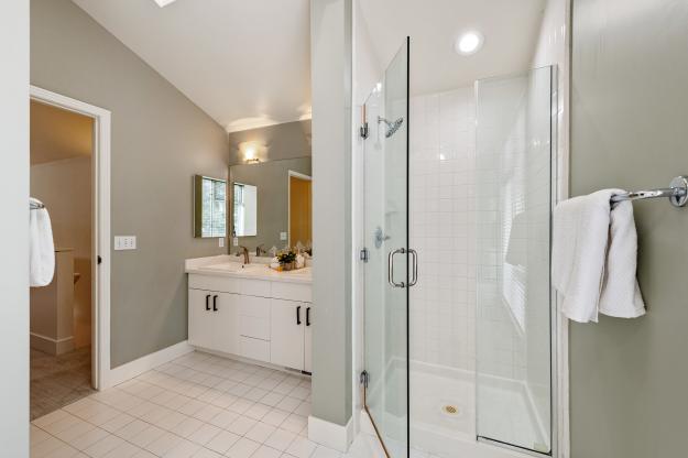 6 Iron Horse Lane Bathroom