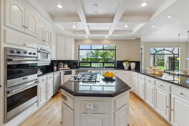 3309 Deer Hollow Kitchen