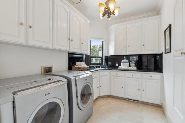 3309 Deer Hollow Laundry Room