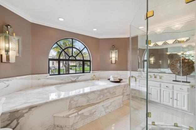 3309 Deer Hollow Bathroom