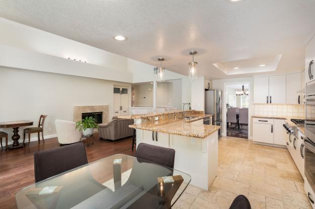 5425 Canyon Crest Kitchen