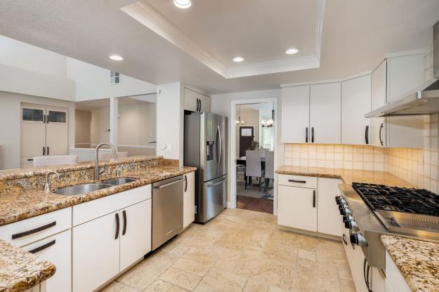 5425 Canyon Crest Kitchen