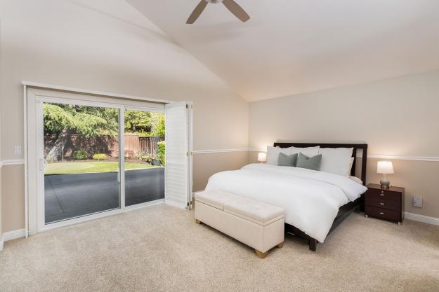 5425 Canyon Crest Bedroom