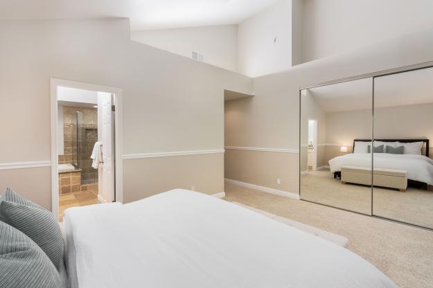 5425 Canyon Crest Bedroom