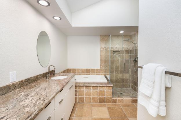 5425 Canyon Crest Bathroom