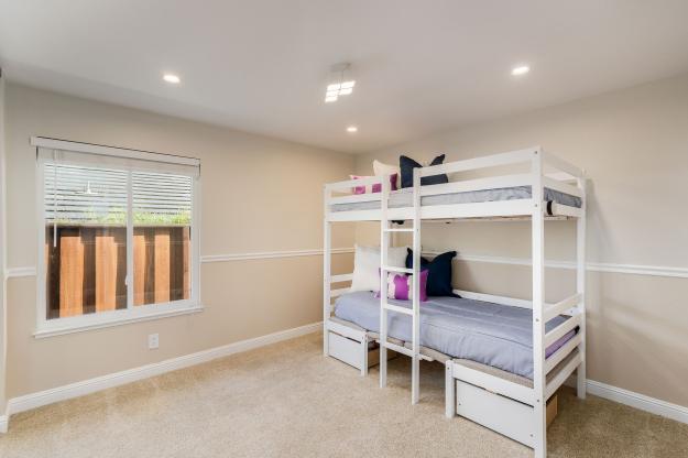 5425 Canyon Crest Bedroom