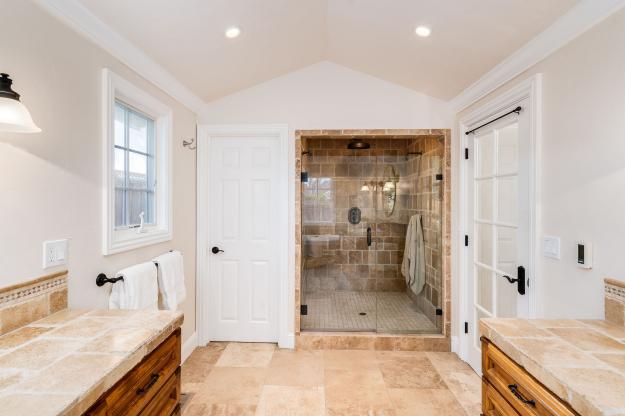 167 Belgian Drive Bathroom
