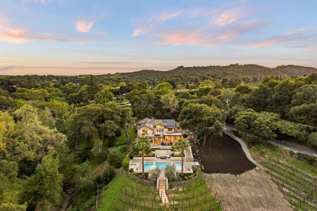 1 Sky Ter Backyard
