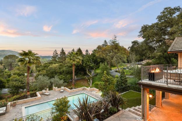 1 Sky Ter Backyard