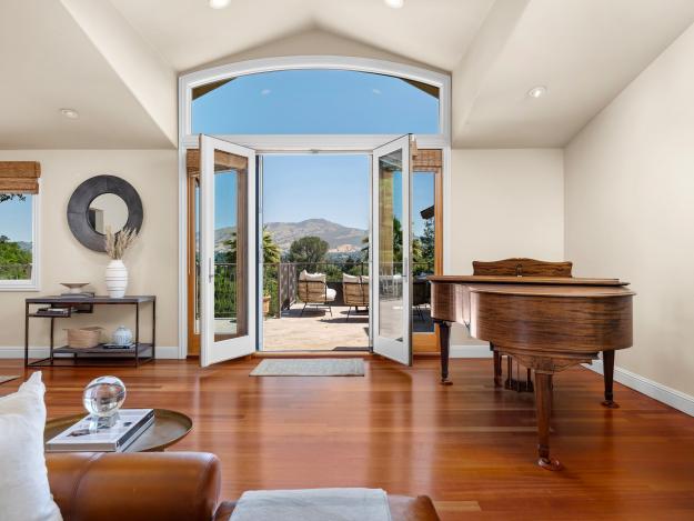 1 Sky Ter Living Room