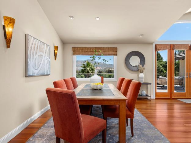 1 Sky Ter Dining Room