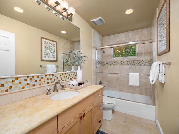 1 Sky Ter Bathroom