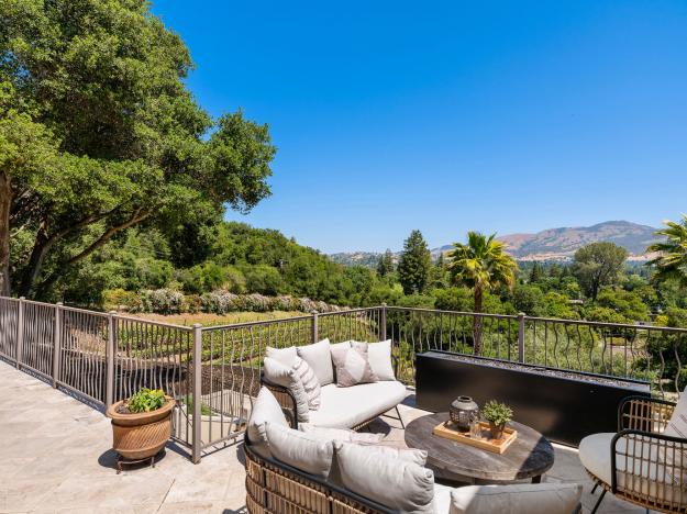 1 Sky Ter Backyard