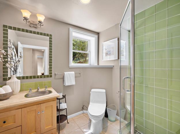 1 Sky Ter Bathroom
