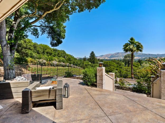 1 Sky Ter Backyard