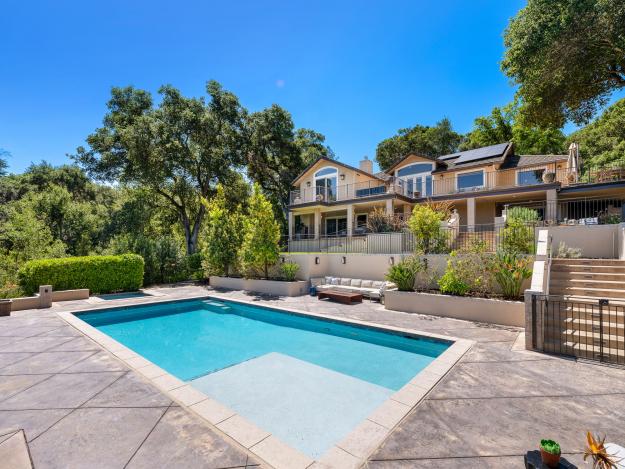 1 Sky Ter Backyard