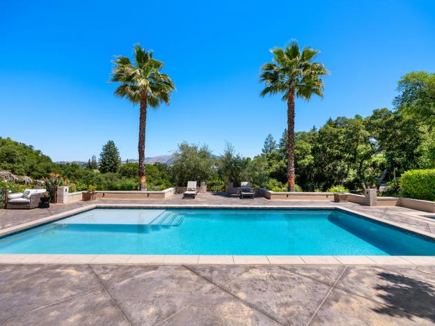 1 Sky Ter Backyard