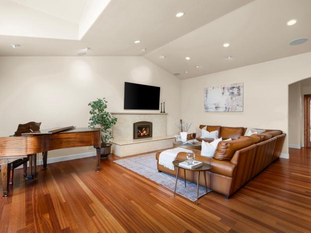 1 Sky Ter Living Room