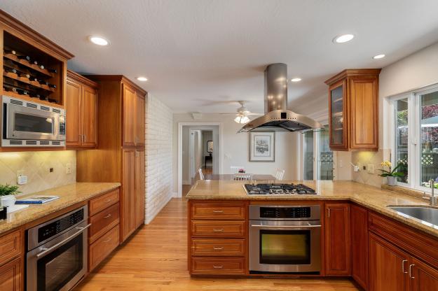 14 Avon Ct Kitchen