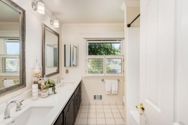 14 Avon Ct Bathroom