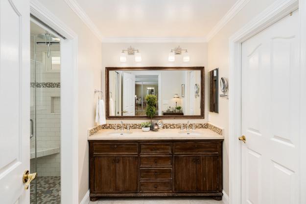 14 Avon Ct Bathroom