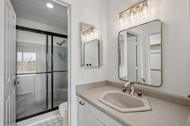 3513 Stone Pl Primary Bathroom