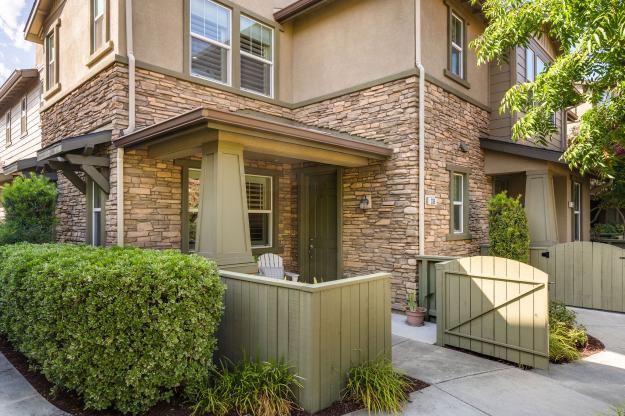 338 El Paseo Cir Entry