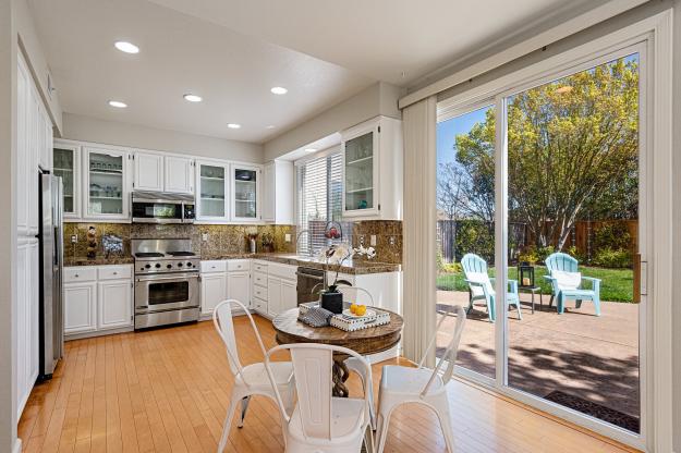 414 Fuchsia Lane - Kitchen