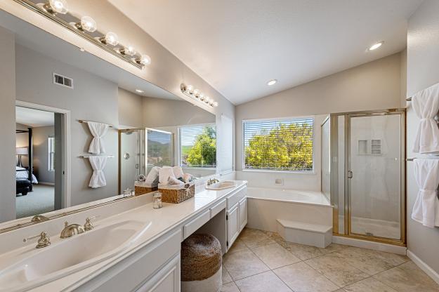 414 Fuchsia Lane - Bathroom