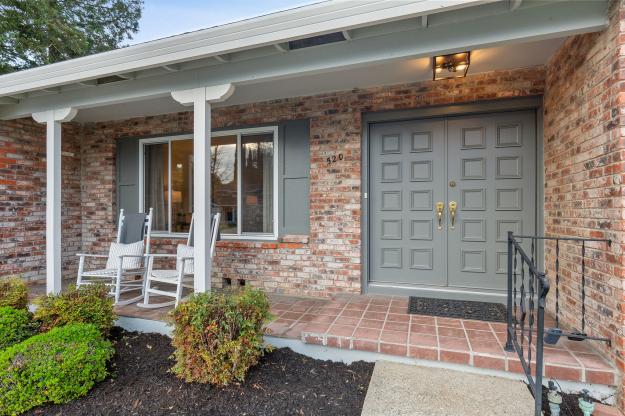 Front Porch at 520 Wimbledon Rd