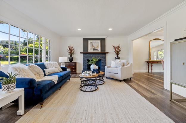 696 Brookside Drive Living Room