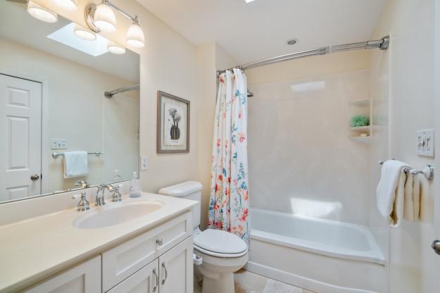 1489 Sunnybrook Road Bathroom