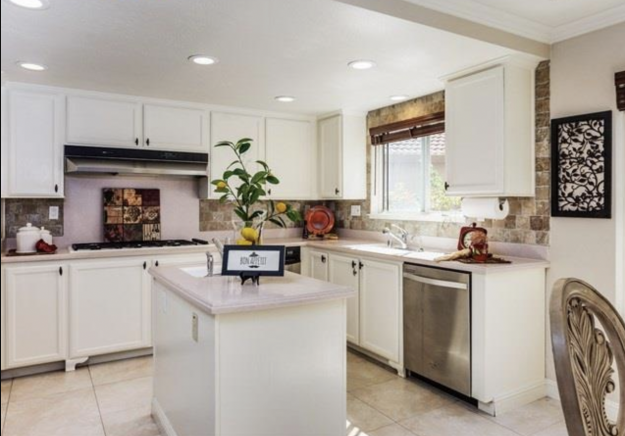 1057 Cheshire Cir Kitchen