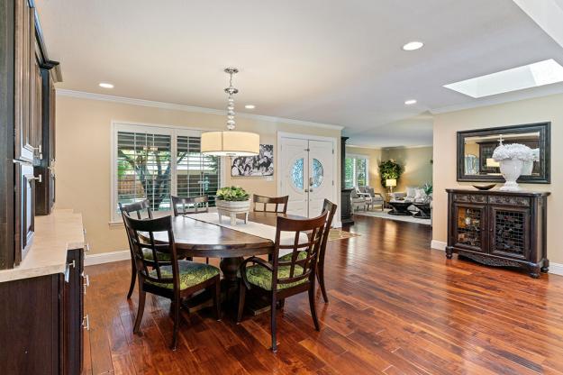 663 Bridgewater Cir Dining Area