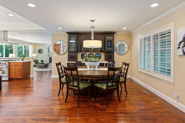 663 Bridgewater Cir Dining Area