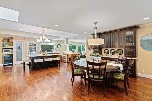 663 Bridgewater Cir Dining Area