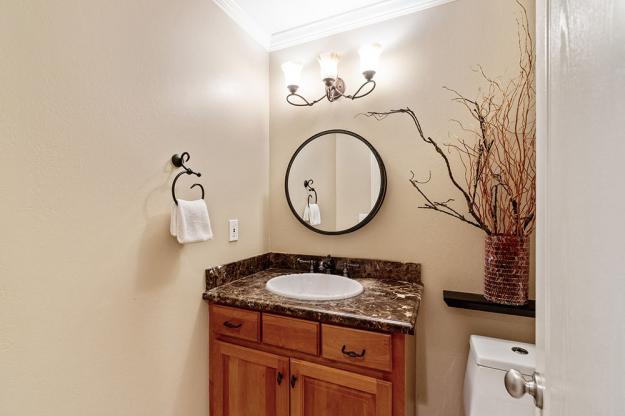 663 Bridgewater Cir Bathroom