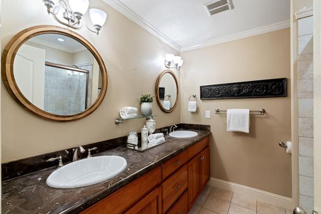 663 Bridgewater Cir Bathroom