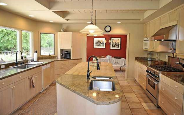 255 Joseph Lane Kitchen