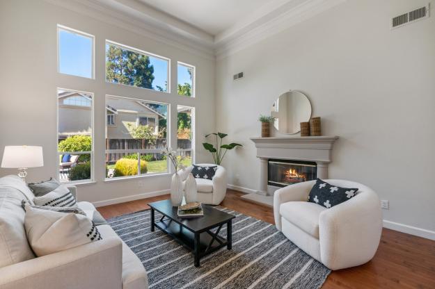 305 Tuscany Court Living Room