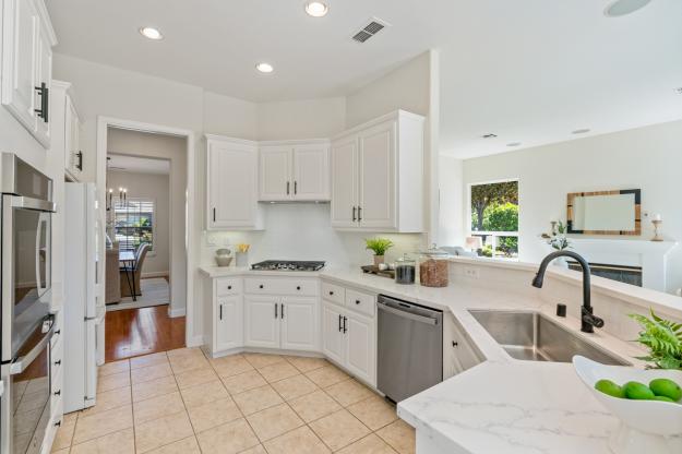 305 Tuscany Court Kitchen