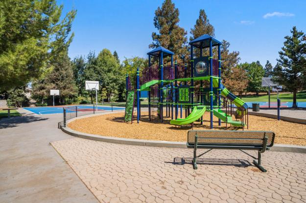 3302 Smoketree Cmn Playground