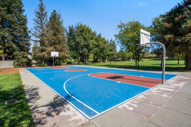 3302 Smoketree Cmn Sports Court