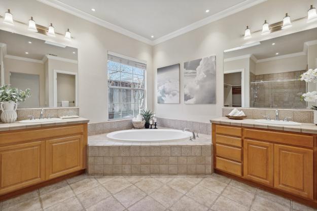 612 Stevens Ct Bathroom