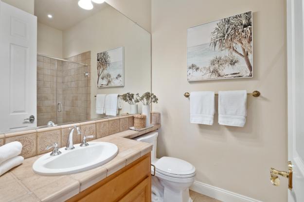 612 Stevens Ct Bathroom