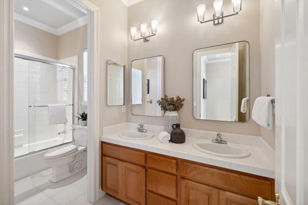 612 Stevens Ct Bathroom