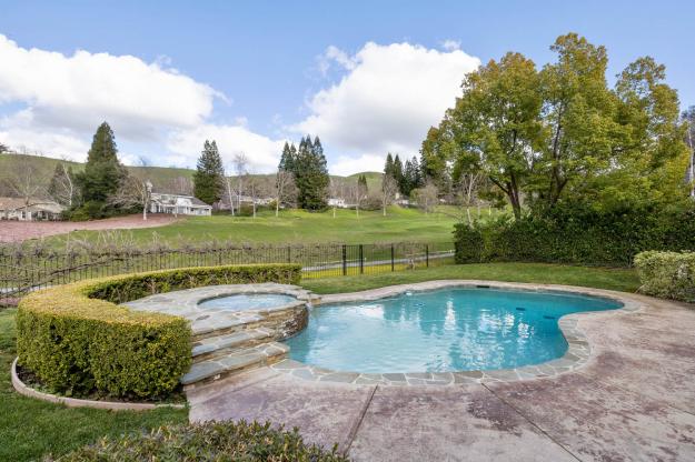 360 Red Maple Backyard