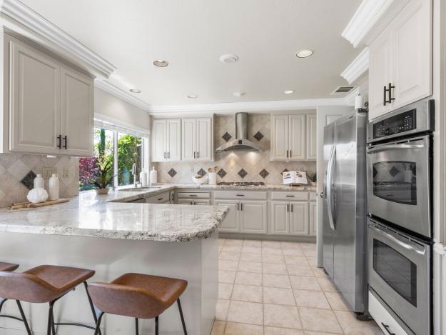 256 Viewpoint Drive Kitchen